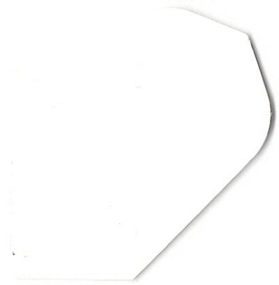 pr8 Das Bild zeigt ein weißes, polygonales Dartflight ohne Muster oder Beschriftung. Es handelt sich um das Produkt "Poly-Plain Flights PR8".