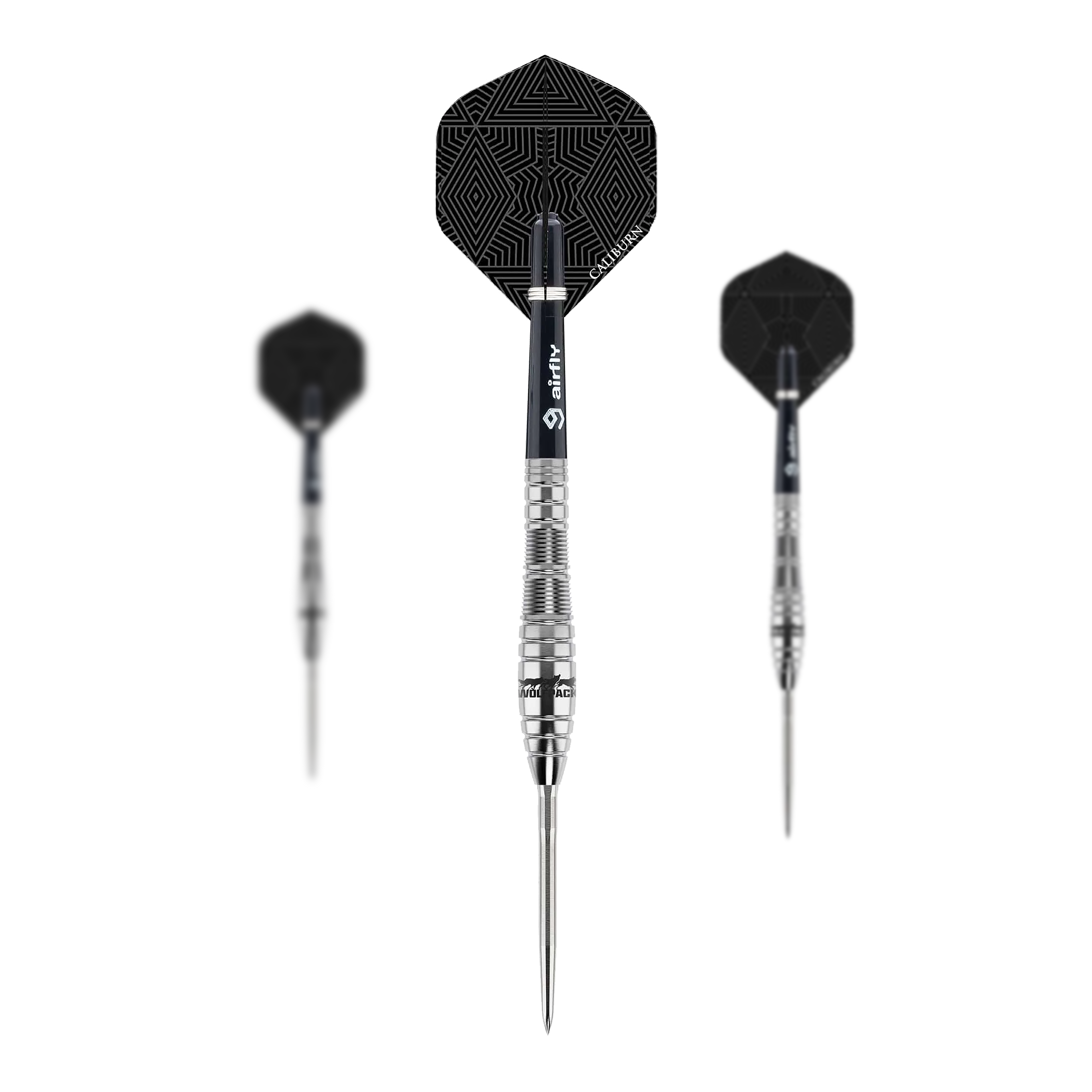 Caliburn Wolfpack W2 steel darts - 22g Das Bild zeigt drei Steeldarts des Produkts "Caliburn Wolfpack W2 Steeldarts - 22g". Die Darts haben silberne Spitzen und schwarze Flights mit geometrischem Muster.