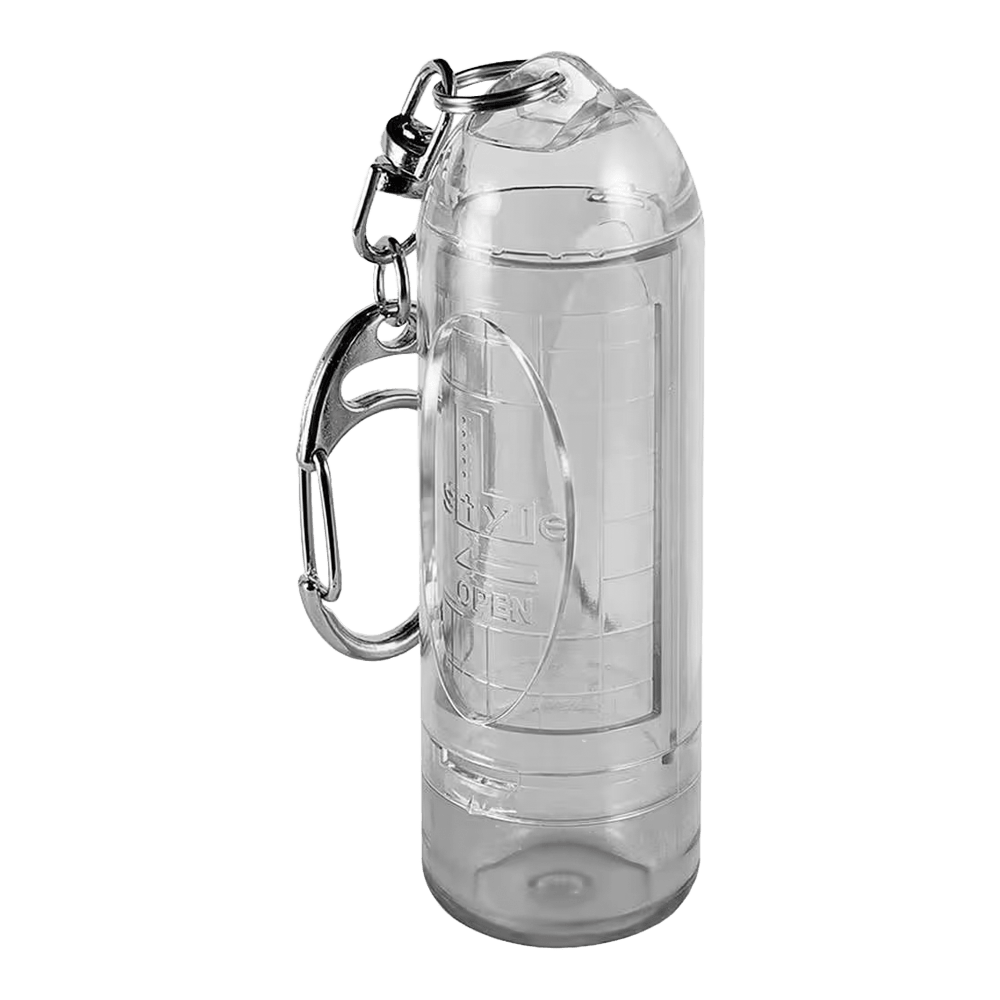L-L-Styleipstock Tip Case Das Bild zeigt ein transparentes, zylindrisches Etui mit Karabinerhaken. Es ist als Aufbewahrungsbehälter für kleine Gegenstände wie Dartspitzen gedacht.