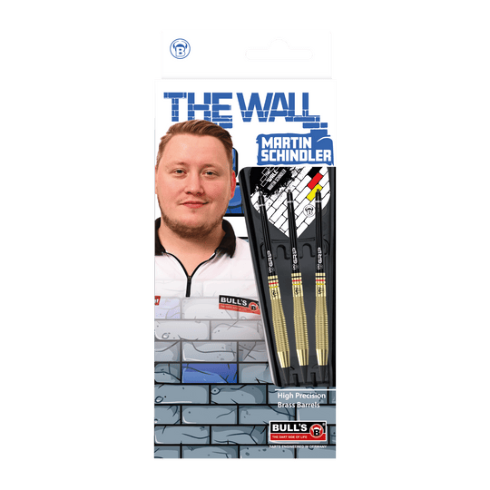 Das Bild zeigt die Verpackung der "Bulls Martin Schindler The Wall Brass Softdarts - 18g". Auf der Verpackung ist ein Foto von Martin Schindler sowie drei Softdarts mit Messing-Barrels abgebildet.