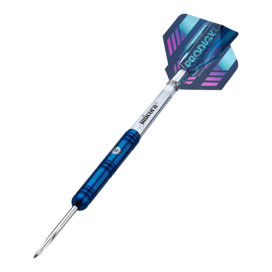 Unicorn Prodigy 01 Parallel Steeldarts Dieses Bild zeigt einen Unicorn Prodigy 01 Parallel Steeldart. Der Dartpfeil hat einen blauen Schaft und eine bunte Flight mit dem Aufdruck "Prodigy".