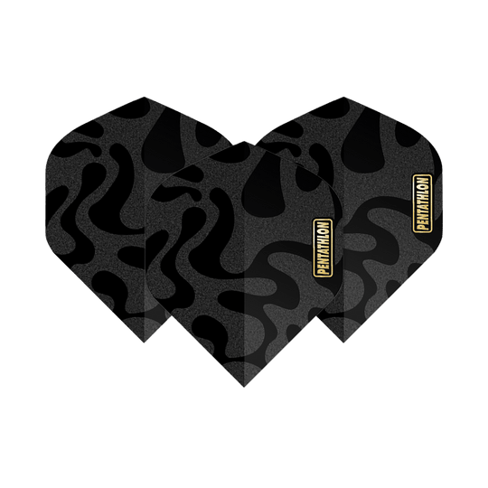 Das Bild zeigt drei Pentathlon RT Camo No2 Standard Flights für Darts. Sie haben ein schwarzes Camouflage-Muster und das Pentathlon-Logo in Gelb.