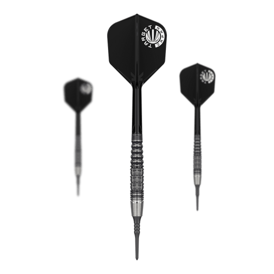 Target Japan Prime Series Harold Ching GEN1 Zenith MAX Soft Darts - 21g Das Bild zeigt drei schwarze Softdarts der Serie "Target Japan Prime Series Harold Ching GEN1 Zenith MAX" mit 21g Gewicht. Die Darts haben silberne Details am Griff und schwarze Flights mit weißem Logo.