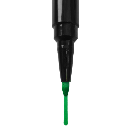 Dies ist ein schwarzer Boardmarker mit einer grünen Spitze. Die Spitze hinterlässt eine grüne Linie.