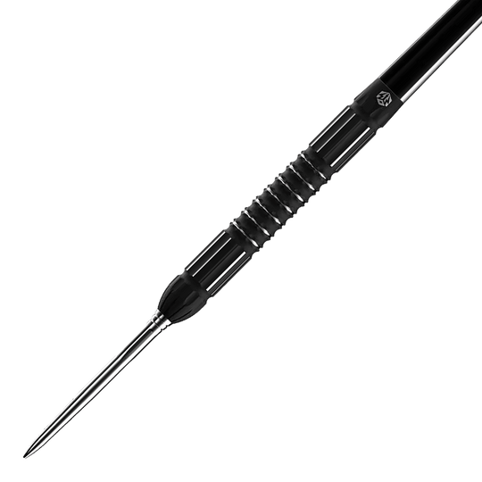 Caliburn Sword S2 steel darts Das Bild zeigt den Caliburn Sword S2 Steeldart. Der Dartpfeil hat ein schwarzes, geriffeltes Griffstück und eine silberne Spitze.