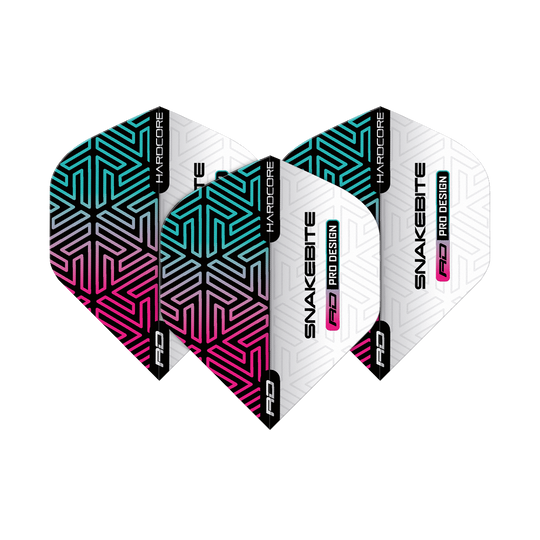 Auf dem Bild sind die Red Dragon Hardcore Peter Wright Snakebite White Rainbow Standard Flights zu sehen. Sie haben ein auffälliges Design in Weiß mit bunten, geometrischen Mustern in Pink, Blau und Schwarz.