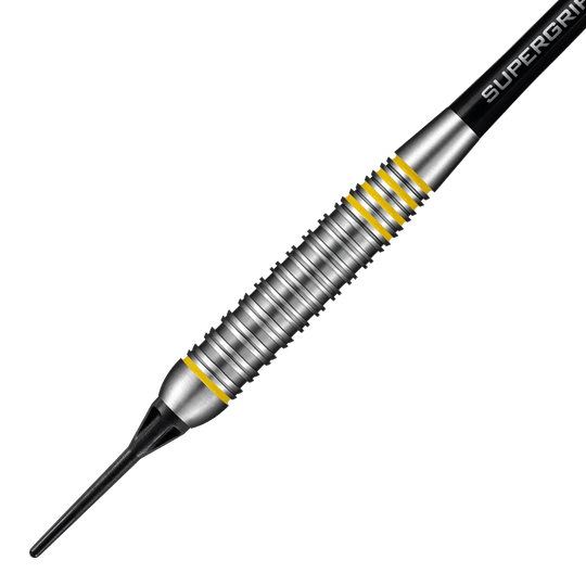 HA24476_Harrows_Dave_Chisnall_Chizzy_Brass_Softdarts_2 Auf dem Bild ist ein Harrows Dave Chisnall Chizzy Brass Softdart zu sehen. Der Dart hat ein silbernes Griffstück mit gelben Akzenten und einer schwarzen Softspitze.