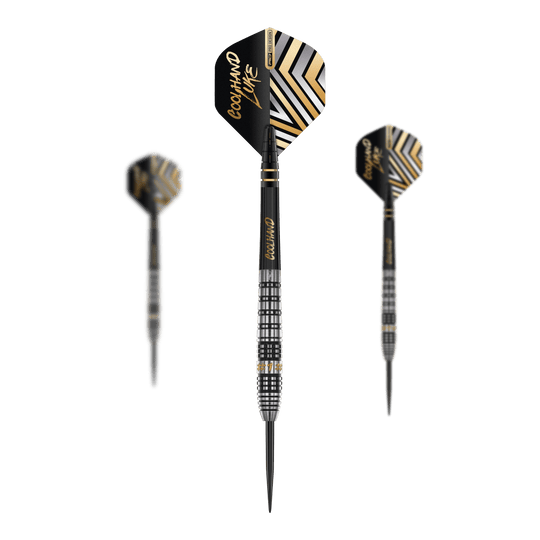 Red Dragon Luke Humphries Prestige Steel Darts Das Bild zeigt drei Steeldarts mit dem Namen "Red Dragon Luke Humphries Prestige". Die Darts haben ein schwarzes und silbernes Design mit goldenen Akzenten und der Aufschrift "COOLHAND LUKE" auf den Flights.