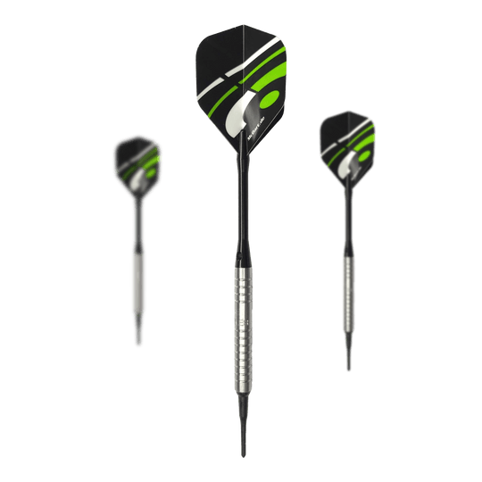 McDart 85 Tungsten V16 soft darts - 16.5g Das Bild zeigt drei Softdarts des Modells "McDart 85er Tungsten V16" mit einem Gewicht von 16,5g. Die Darts haben silberne Griffe und schwarze Flights mit grünen und weißen Akzenten.