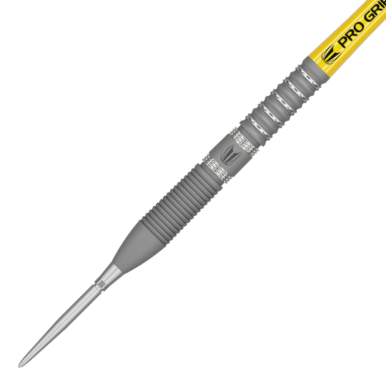 Target Gabriel Clemens GEN2 Swiss Point steel darts Das Bild zeigt den Target Gabriel Clemens GEN2 Swiss Point Steeldart. Der Dartpfeil hat eine silberne Spitze, einen geriffelten Griffbereich und einen gelben Schaft mit der Aufschrift „PRO GRIP“.