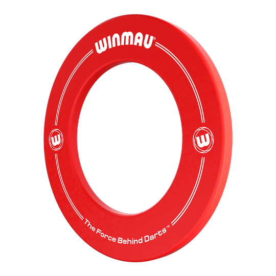 Auf dem Bild ist ein roter Dartboard-Surround von Winmau zu sehen. Darauf steht der Schriftzug „The Force Behind Darts“ sowie das Winmau-Logo.