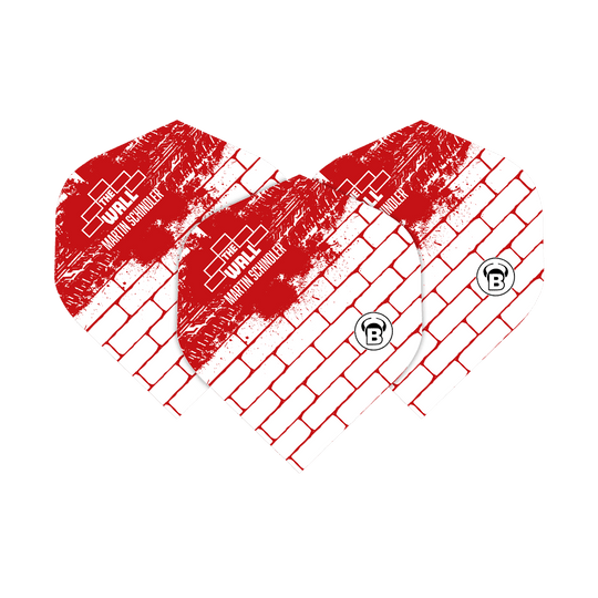 Das Bild zeigt drei Dart-Flights in weiß und rot mit Backsteinmuster. Auf den Flights steht "The Wall Martin Schindler" und unten ist ein rundes "B"-Logo.