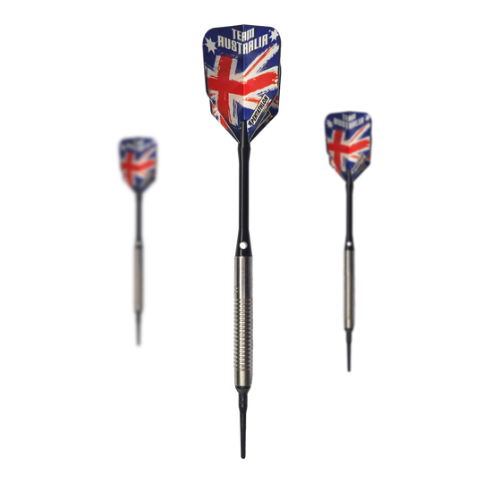 McDart 85 Tungsten V8 Soft Darts - 18.5g Auf dem Bild sind drei Softdarts des Modells "McDart 85er Tungsten V8" mit einem Gewicht von 18,5g zu sehen. Die Flights zeigen das Design der australischen Flagge mit der Aufschrift "Team Australia".