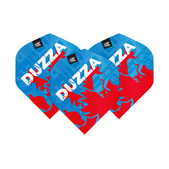 Das Bild zeigt drei Dart-Flights mit dem Namen "DUZZA" in weißer Schrift. Die Flights sind überwiegend blau und rot gestaltet und tragen das Logo von Target.