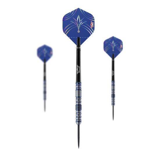 Bulls NL Silvian Steeldarts Das Bild zeigt drei Steeldarts des Produkts "Bulls NL Silvian Steeldarts". Die Flights sind blau mit einem dekorativen Muster.