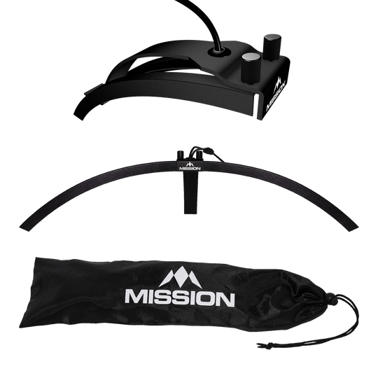 Mission Torus 100 Foldable LED Dartboard Lighting Das Bild zeigt die faltbare LED Dartboard Beleuchtung "Mission Torus 100". Abgebildet sind das Beleuchtungselement, ein Bogen und eine schwarze Transporttasche mit dem Mission-Logo.