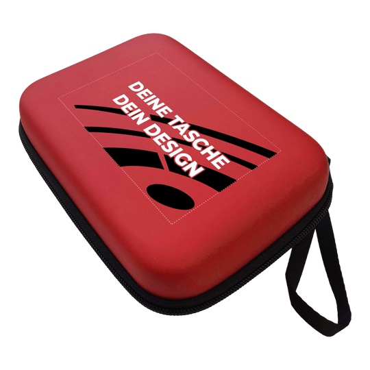 System-4 dart case with your design Das Foto zeigt ein Dartcase System 4 in Rot. Das Etui schützt und organisiert Dartpfeile und Zubehör.