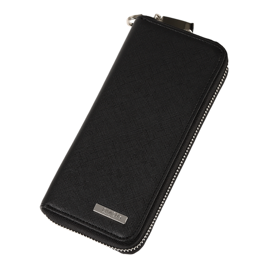 Die Abbildung zeigt ein elegantes, schwarzes Etui mit Reißverschluss. Auf der Vorderseite befindet sich eine kleine silberne Plakette mit der Aufschrift "CAMEO".