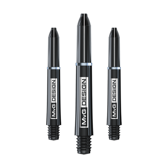 7100_Winmau_MvG_Signature_Black_Nylon_Shafts_35mm_1Yp7OZWZ96oxA5 Das Bild zeigt drei schwarze Dartschäfte mit der Aufschrift „MvG DESIGN“. Es handelt sich um die Winmau Nylon Ring Grip MvG Design Black Shafts.