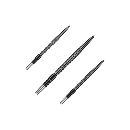 Target Swiss Firepoint Black dart tips Auf dem Bild sind drei schwarze Dartspitzen zu sehen. Sie sind länglich, metallisch und haben ein geriffeltes Design.