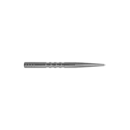 Condor Beak Point With Cut dart tips Auf dem Bild ist eine silberne Dartspitze mit mehreren kleinen Einkerbungen zu sehen. Sie ist lang, schmal und läuft spitz zu.