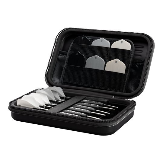 Takoma XL Ghost Series Chris Dobey dart case Das Bild zeigt das Produkt "Target Takoma Bolide XL Dartcase". In dem geöffneten Etui sind mehrere Dartpfeile und Ersatzflights ordentlich verstaut.
