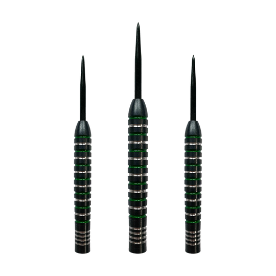McDart Silver Green Steeldart Barrels Das Bild zeigt drei McDart Silver Green Steeldart Barrels. Die Barrels sind schwarz mit silbernen und grünen Ringen.