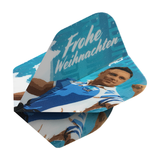 Das Bild zeigt Dart-Flights mit einem Weihnachtsmotiv in Blau. Auf den Flights steht "Frohe Weihnachten" und es ist ein Bild von Gerwyn Price abgebildet.