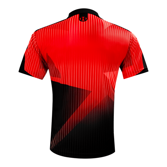 Harrows Shard Dartshirt - Rot Das Bild zeigt das Harrows Shard Dartshirt in Rot von hinten. Das Shirt hat ein auffälliges rotes und schwarzes Design mit feinen weißen Linien.