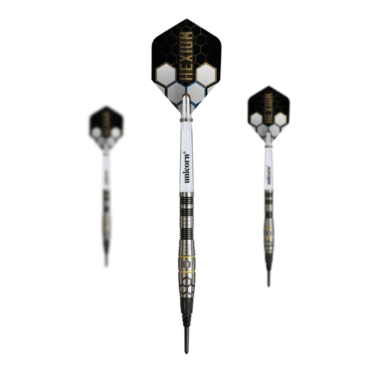 Unicorn Hexium Style 01 Black & Gold Soft Darts - 22g Dieses Set zeigt die Unicorn Hexium Style 01 Black & Gold Softdarts - 22g als Set. Perfekt für Spieler, die ein passendes, abgestimmtes Dart-Set suchen.
