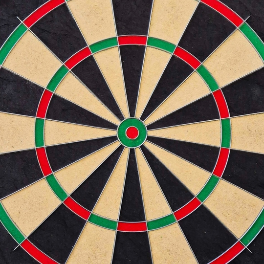 Unicorn Eclipse Smartboard steel dartboard Ein weiteres Bild des Unicorn Eclipse Smartboard Steeldartboards zeigt eine Nahaufnahme. Die Felder sind klar erkennbar.