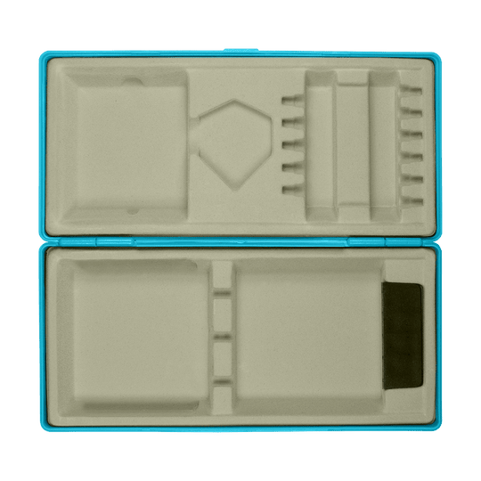 ABS box with custom print Die Abbildung zeigt eine aufgeklappte blaue Kunststoffbox mit Fächern und Einteilungen für verschiedene Gegenstände. Die Innenseite besteht aus einer beigen Einlage mit mehreren Aussparungen.
