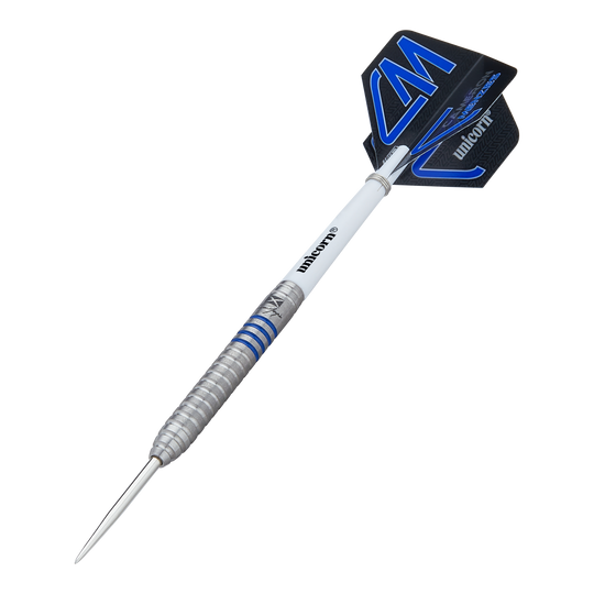 Unicorn Contender Camerion Menzies Steel Darts - 23g Auf dem Bild ist ein Steeldart mit silbernem, gerilltem Barrel und blauen Akzenten zu sehen. Das Flight trägt die Aufschrift "Unicorn Contender Camerion Menzies" und das Dart wiegt 23 Gramm.