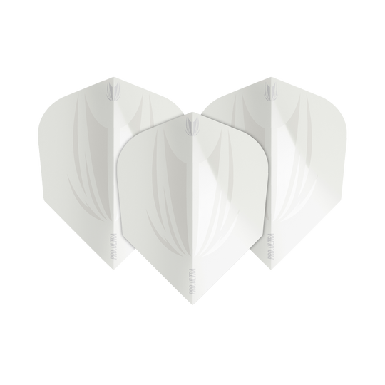 Das Bild zeigt drei weiße Dartflights des Modells "Target ProUltra ID White No6". Die Flights haben ein dezentes, elegantes Design mit feinen Linien und dem Schriftzug "Pro Ultra".