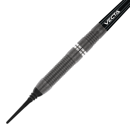Winmau Callisto 03 soft darts - 20g Das Bild zeigt einen Winmau Callisto 03 Softdart mit einem Gewicht von 20g. Der Dart hat ein modernes, schwarzes Design mit silbernen Ringen und strukturierter Griffzone.