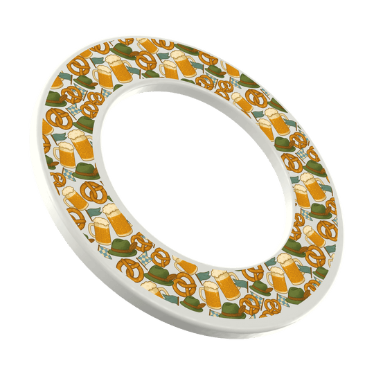 McDart Beer Festival Dartboard Surround Das Bild zeigt das Produkt McDart Bierfest Dartboard Surround. Es ist ein runder Schutzring für Dartboards im Bierfest-Stil.