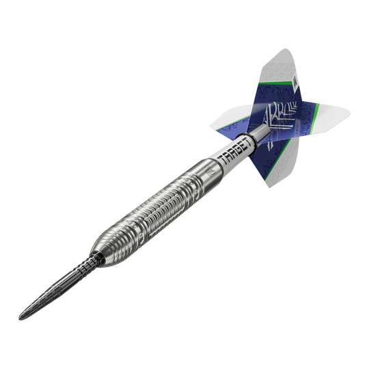 Das Bild zeigt den Target Shane McGuirk GEN1 Swiss Point Steeldart mit einem Gewicht von 23g. Der Dart hat ein silbernes, geriffeltes Barrel und blaue Flights mit weiß-grünen Akzenten.