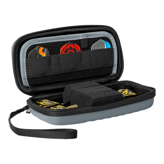 Bulls Orbis S Dartcase - Grey Auf dem Foto ist das Bulls Orbis S Dartcase in Grau abgebildet. Diese Darttasche bietet Schutz und praktischen Stauraum für Dartzubehör.