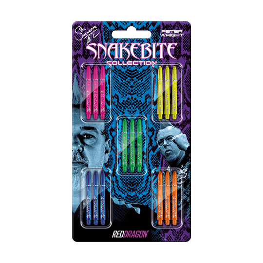 Das Bild zeigt die Verpackung des Produkts "Red Dragon Peter Wright Snakebite Shaft Card Medium" mit verschiedenfarbigen Dart-Schäften. Auf der Verpackung sind auch Bilder von Peter Wright und ein farbenfrohes Schlangenhautmuster zu sehen.