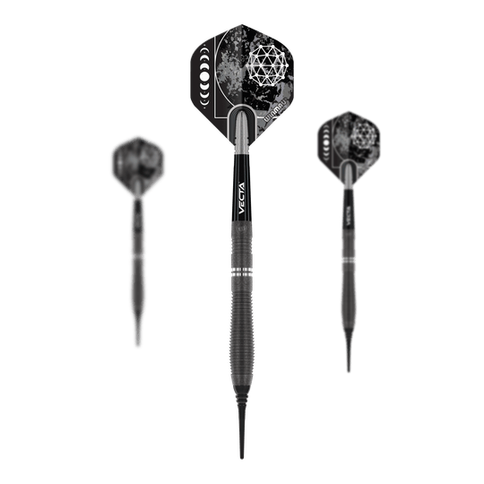 Das Bild zeigt drei Softdarts des Modells "Winmau Callisto 02" mit einem Gewicht von 20g. Die Darts sind schwarz mit silbernen Details und haben auffällige Flights mit geometrischem Muster.