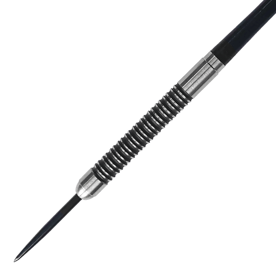 McDart Super Grip Steeldarts McDart Super Grip Steeldarts liegen nebeneinander auf einer weißen Fläche. Das Bild zeigt das detailreiche Design der Dartpfeile.