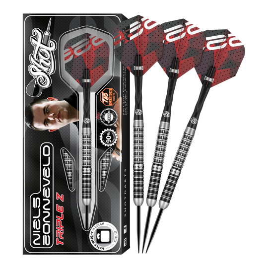 Das Bild zeigt das Produkt "Shot Niels Zonneveld V2 Steeldarts" samt Verpackung und vier Steeldarts. Die Darts haben ein silber-schwarzes Design mit roten Flights.