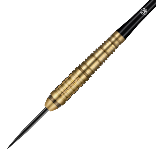 Shot Redline Mach 1 steel darts Das Bild zeigt einen Steeldart der Marke Shot Redline Mach 1. Der Dart hat eine goldene, geriffelte Oberfläche und eine schwarze Spitze.