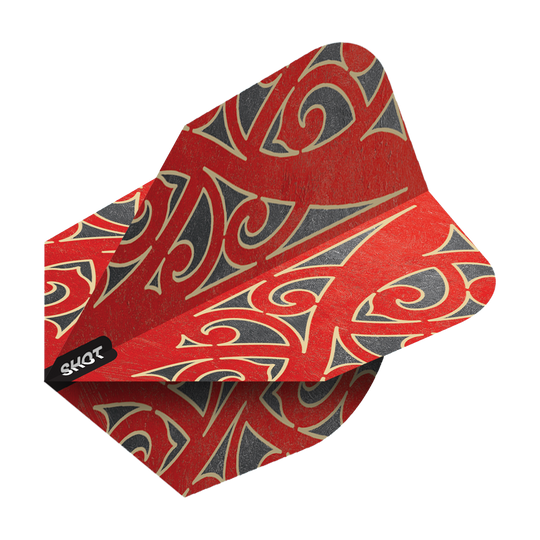 Shot Warrior Taiaha No6 Flights Das Bild zeigt die Shot Warrior Taiaha No6 Flights, ein Dart-Flügel-Set. Die Flights sind rot mit auffälligen, traditionellen Mustern in Schwarz und Beige gestaltet.