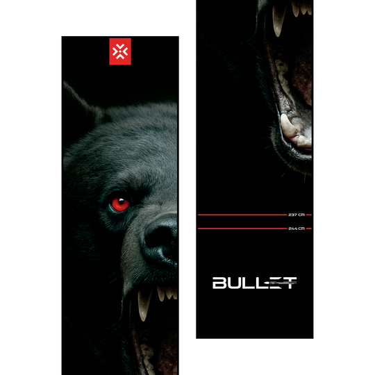 Bullet Shred Dart Mat Die Bullet Shred Dartmatte ist auf dem Bild abgebildet. Diese Dartmatte schützt den Boden und markiert den Wurfbereich beim Dartspielen.