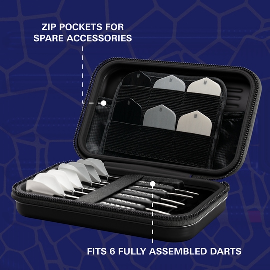 Das Bild zeigt das Produkt "Target Takoma Josh Rock XL Dartcase". Es bietet Platz für sechs vollständig montierte Darts und hat Reißverschlusstaschen für Ersatz-Zubehör.