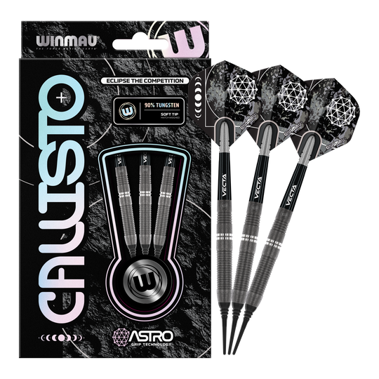 Winmau Callisto 03 soft darts - 20g Das Bild zeigt die Winmau Callisto 03 Softdarts mit einem Gewicht von 20g. Die Verpackung enthält drei schwarze Softdarts mit auffälligen Flights und dem Hinweis auf 90% Tungsten.