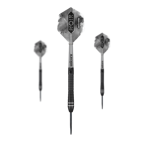 Unicorn World Champion Gary Anderson Noir Phase 6 Steeldarts Das Bild zeigt drei Steeldarts des Modells „Unicorn World Champion Gary Anderson Noir Phase 6“. Die Pfeile sind schwarz-silber und tragen die Aufschrift „NOIR“ und „unicorn“ auf den Flights.