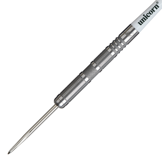 Das Bild zeigt einen Unicorn James Wade The Machine Range Phase 4 Steeldart. Der Dartpfeil ist silberfarben und hat eine geriffelte Griffzone für besseren Halt.