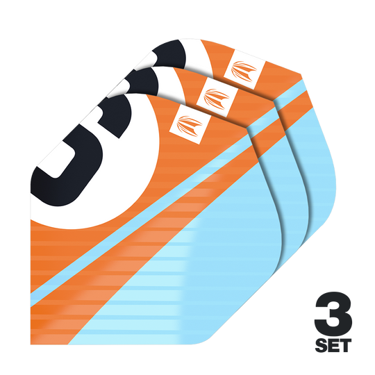 Das Bild zeigt drei Sätze der Target Pro Ultra Chicane Orange No2 Standard Flights. Die Flights sind orange und hellblau mit einem auffälligen schwarzen und weißen Design.